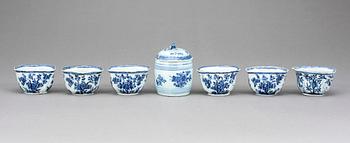 KOPPAR 6 st SAMT SENAPSKANNA, porslin, bla Qianlong, Kina 1700-1800-tal.