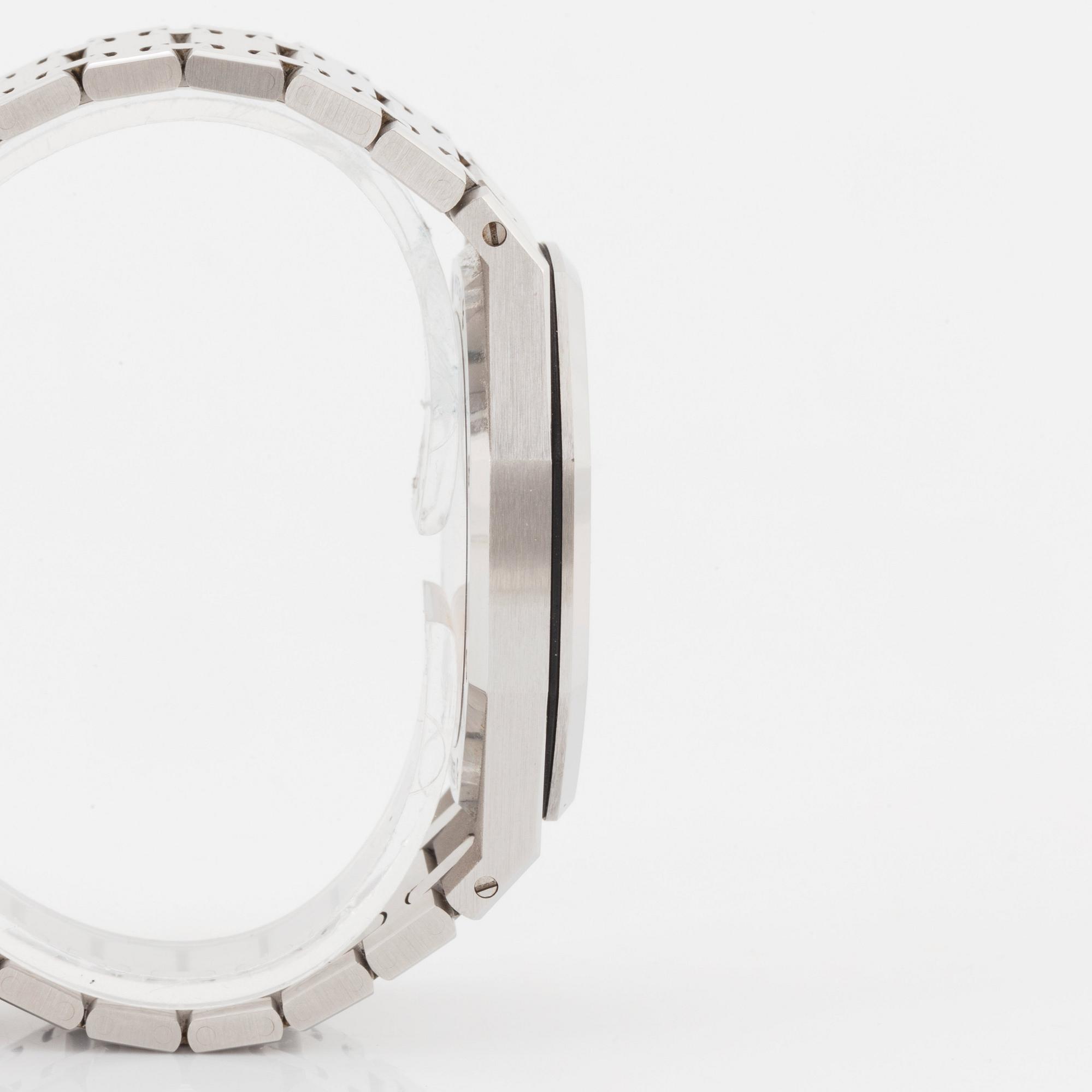 Audemars Piguet, Royal Oak, "Jumbo" Extra-Thin.