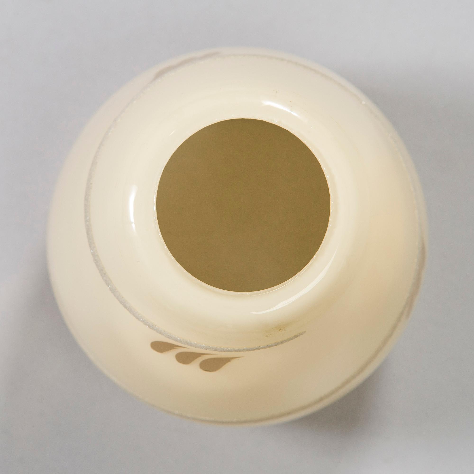 Paavo Tynell, kattovalaisin, malli 9015, Taito 1900-luvun puoliväli.