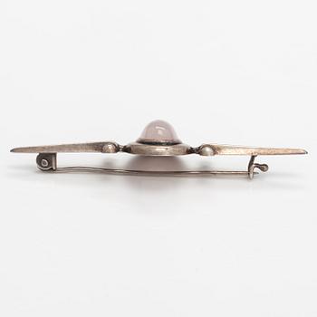 Eero Rislakki, A silver brooch, no. 624, with a rose quartz. Kalevala Koru, Helsinki 1959.