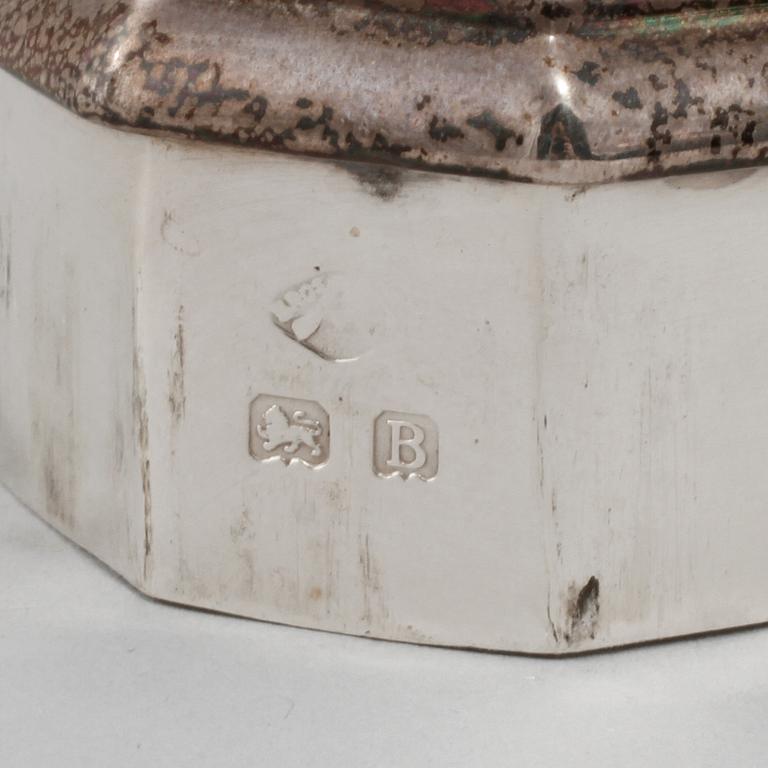 GRÄDDSNIPA samt SOCKERRUSKA, silver, Birmingham, 1800-talets slut samt 1900-talets början. Vikt 317 g.