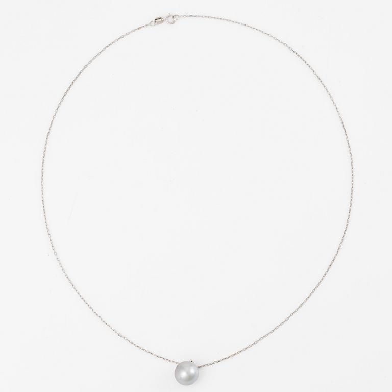 Collier 18K vitguld med odlad Tahitipärla.