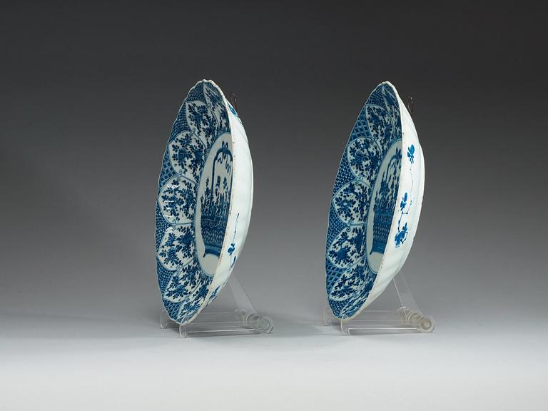 A pair of blue and white dishes, Qing dynasty, Kangxi (1662-1722).