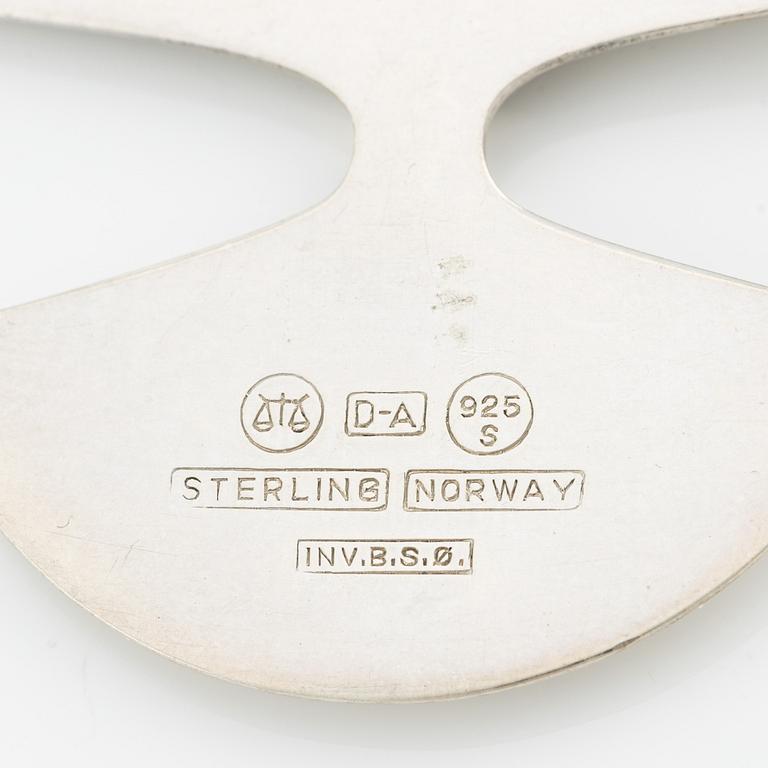 Brosch och hänge, Birger Haglund och David Andersen, silver med lila emalj.