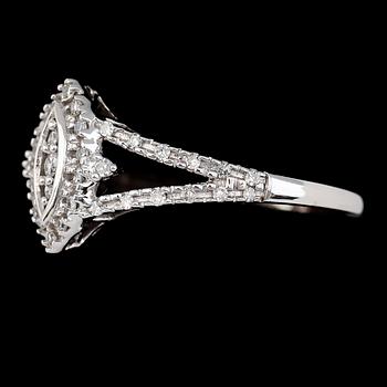 RING, 14K vitguld, diamanter 0.25 ct.