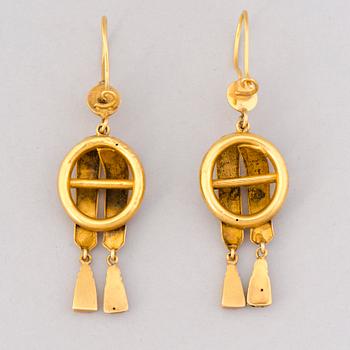 ÖRHÄNGEN, 18K guld. Wilhelm Pettersson, Åbo 1882.