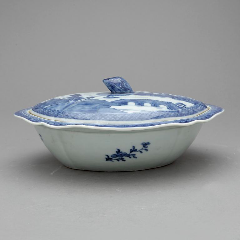 KAROTT, porslin, Kina, Jiaqing (1796-1820).