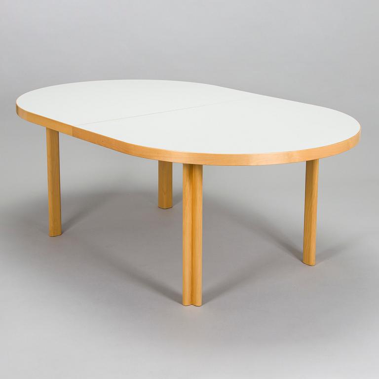 Alvar Aalto, a late 20th century 'H99' dining table for Artek.