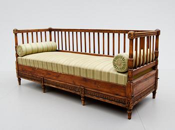 SOFFA, sengustaviansk, omkring år 1800.