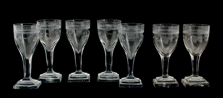 STARKVINSGLAS, 7 st (5+2 snarlika), glas, 1800-tal.