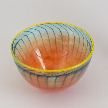 KJELL ENGMAN, skål samt VAS, glas. Kosta Boda Artist Collection.