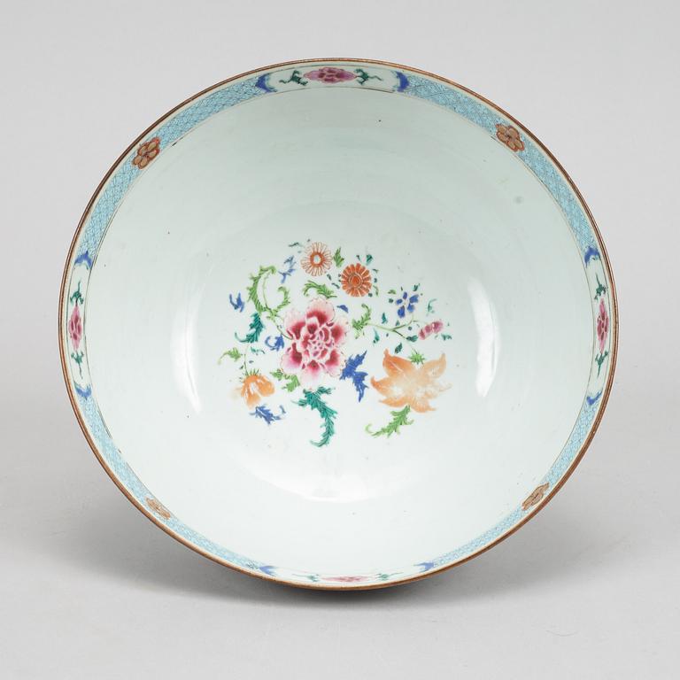 A famille rose punch bowl, Qing dynasty, Qianlong (1736-95).