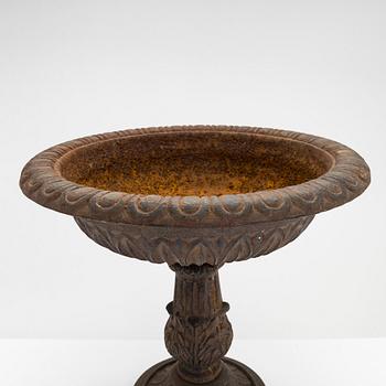 A cast iron bird bath 19th/20th century.