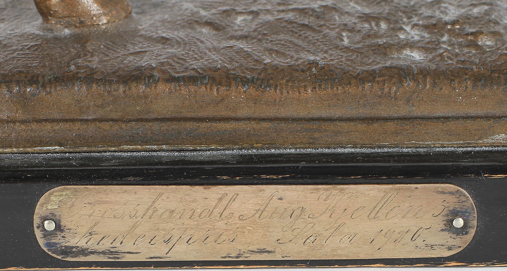 FIGURINER, 2 st, metall, 1900-talets första hälft.