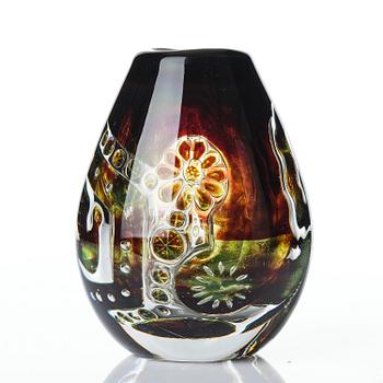 Edvin Öhrström, an Ariel glass vase "The Girl and the Dove", Orrefors 1957, no. 449F.