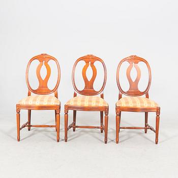 A mid 1900s Gustavian style mahogany 9 pcs dining set.