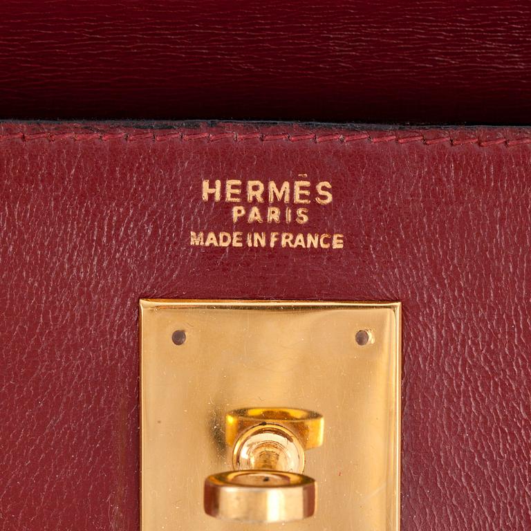 HERMÈS, a burgundy red handbag, "Kelly 32".