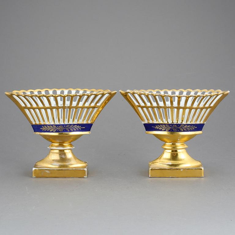GALLERSKÅLAR, ett par, porslin, empire, sannolikt Frankrike, 1800-tal.