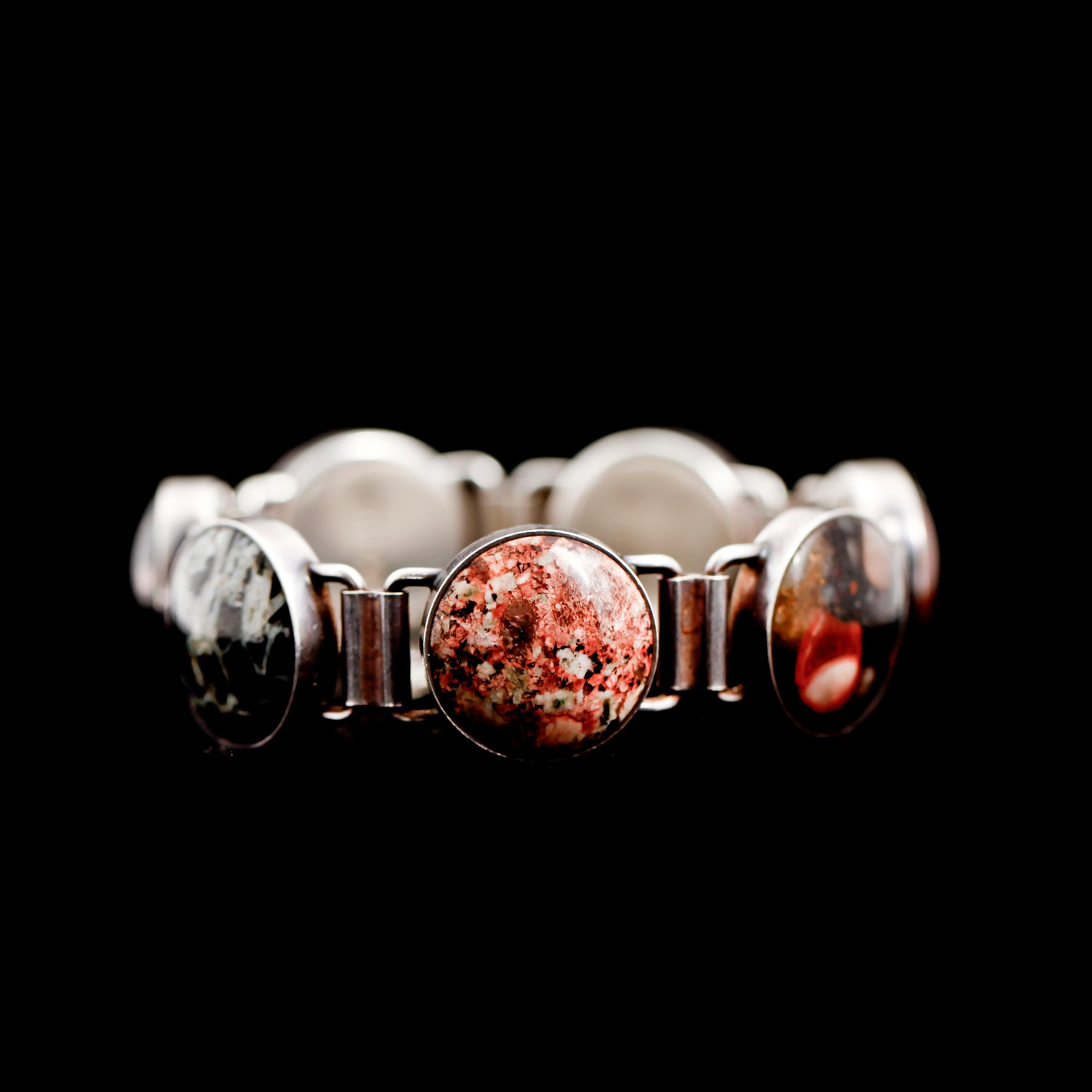 ARMBAND, sterlingsilver och porfyr, Stenlya, 1969.