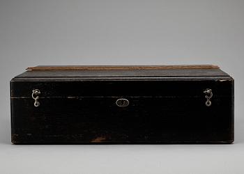 SCHATULL MED SILVERBESTICK, 132 delar, Österrike, 1800/1900-tal. Tot. vikt exkl. schatull ca 7323g.