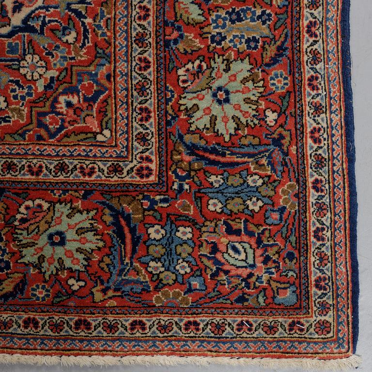 A rug, semi-antique Kashan, ca 204 x 138 cm.