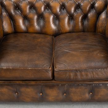 A leather upholstered  Chesterfield sofa, England, second part of the 20th Century.