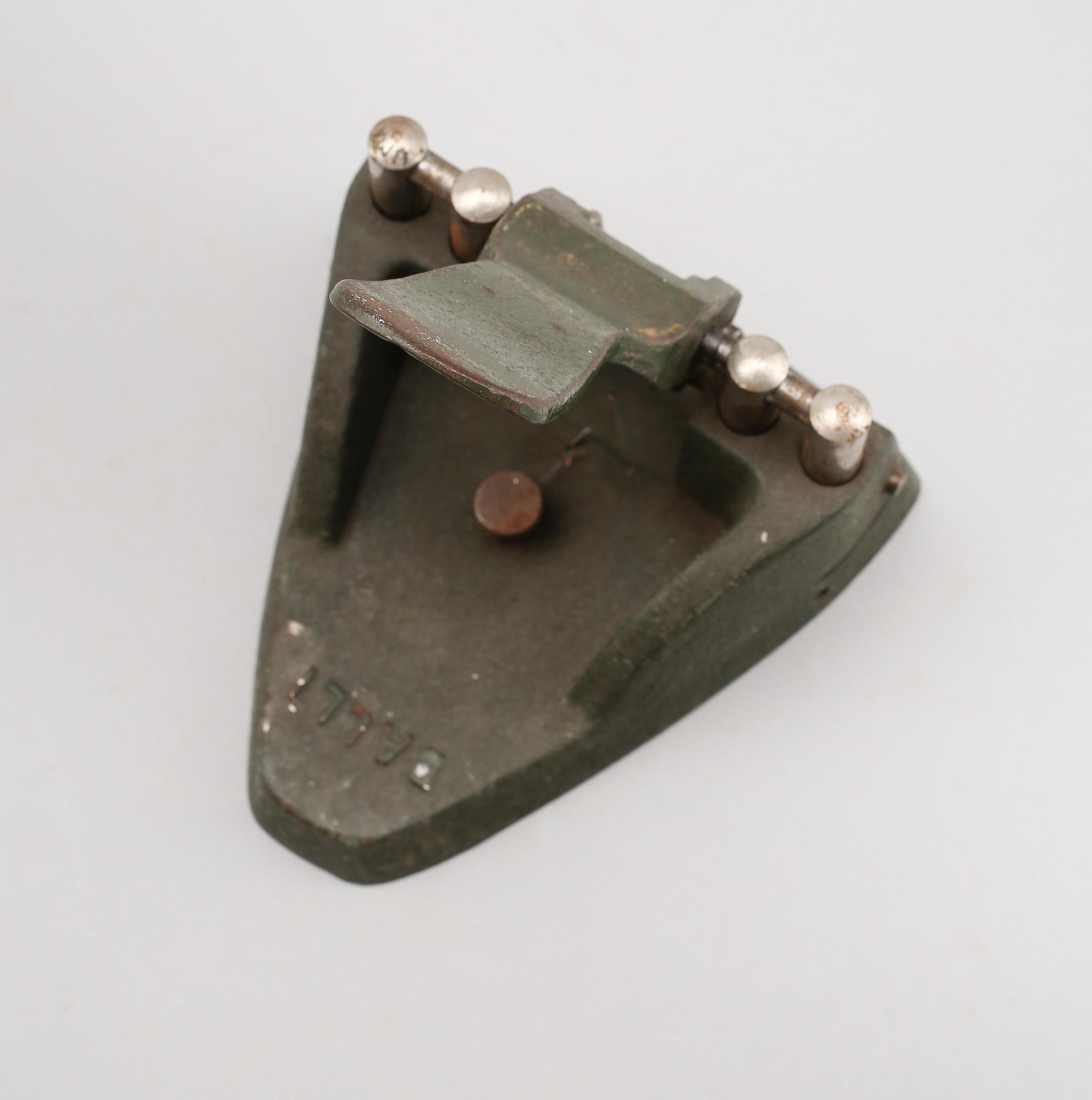 HÅLSLAG, industrimodell, märkt Balli, 1900-talets första hälft.