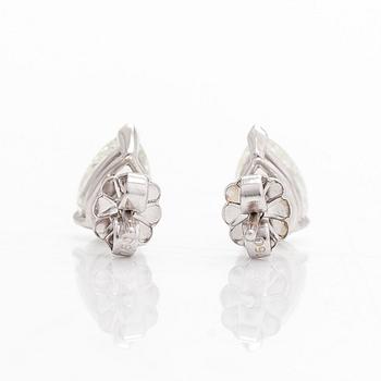 Örhängen, enstensörhängen, 18K vitguld med droppslipade diamanter.