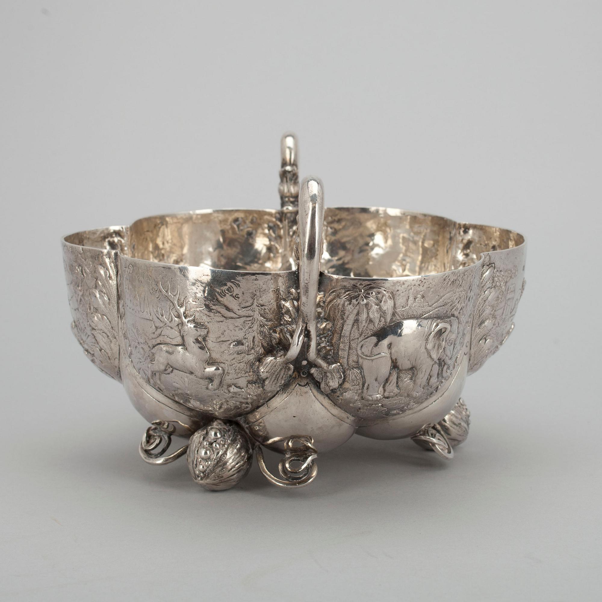 SILVERSKÅL, sterling silver. Tyskland 1900-talets början. Vikt 583 g.
