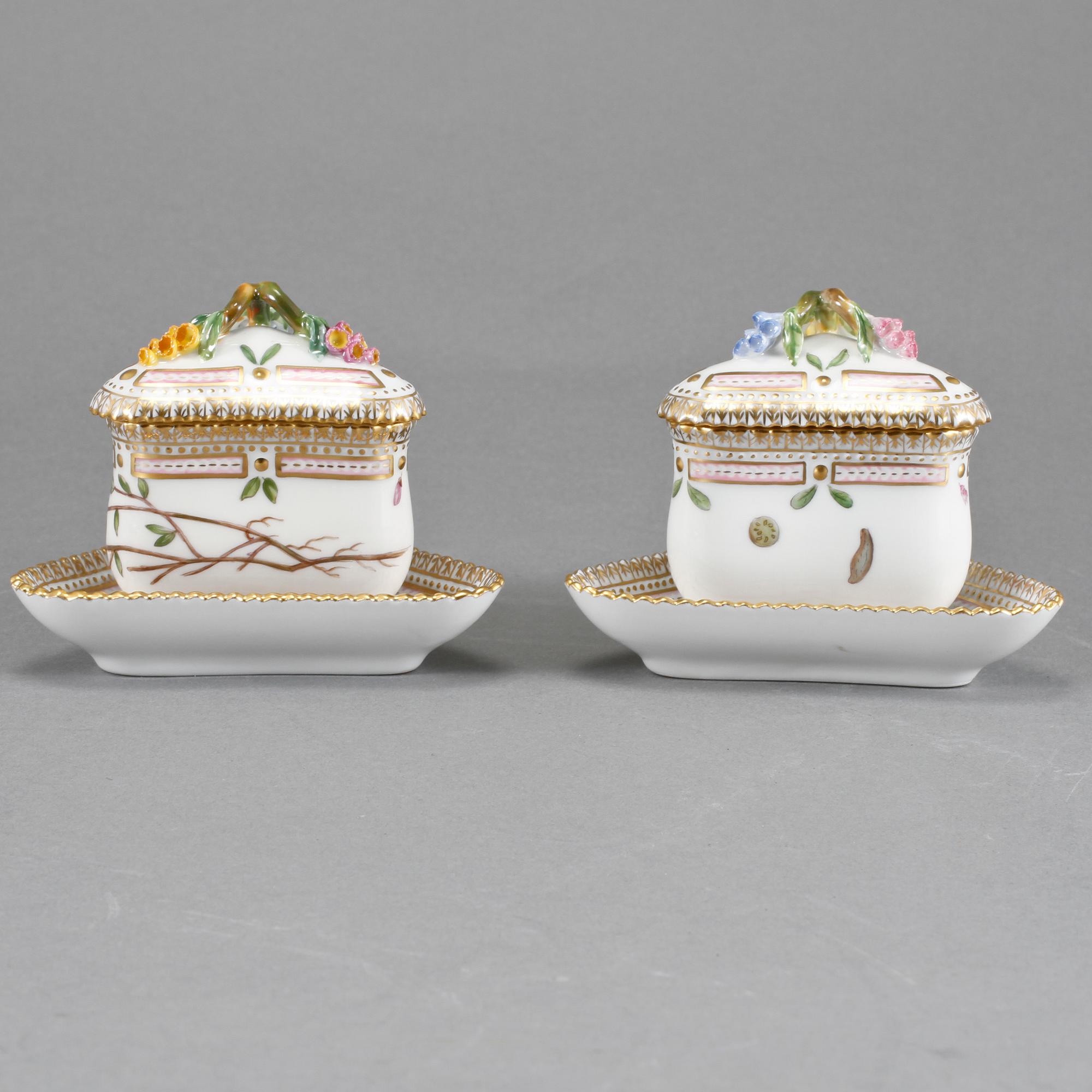 CRÈMEKOPPAR, ett par, porslin, "Flora Danica", Royal Copenhagen, 1900-tal.