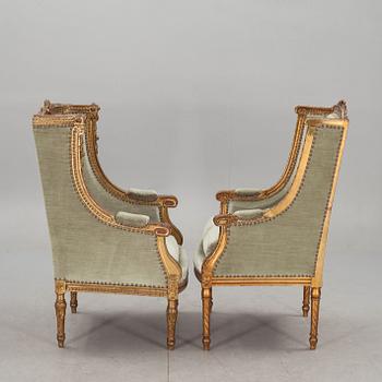 BERGERÉR, två snarlika. Louis XVI-stil. Sekelskiftet 1900.