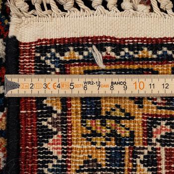 Matta, Chahar Mahal/Bakthiari. Ca 395 x 212 cm.