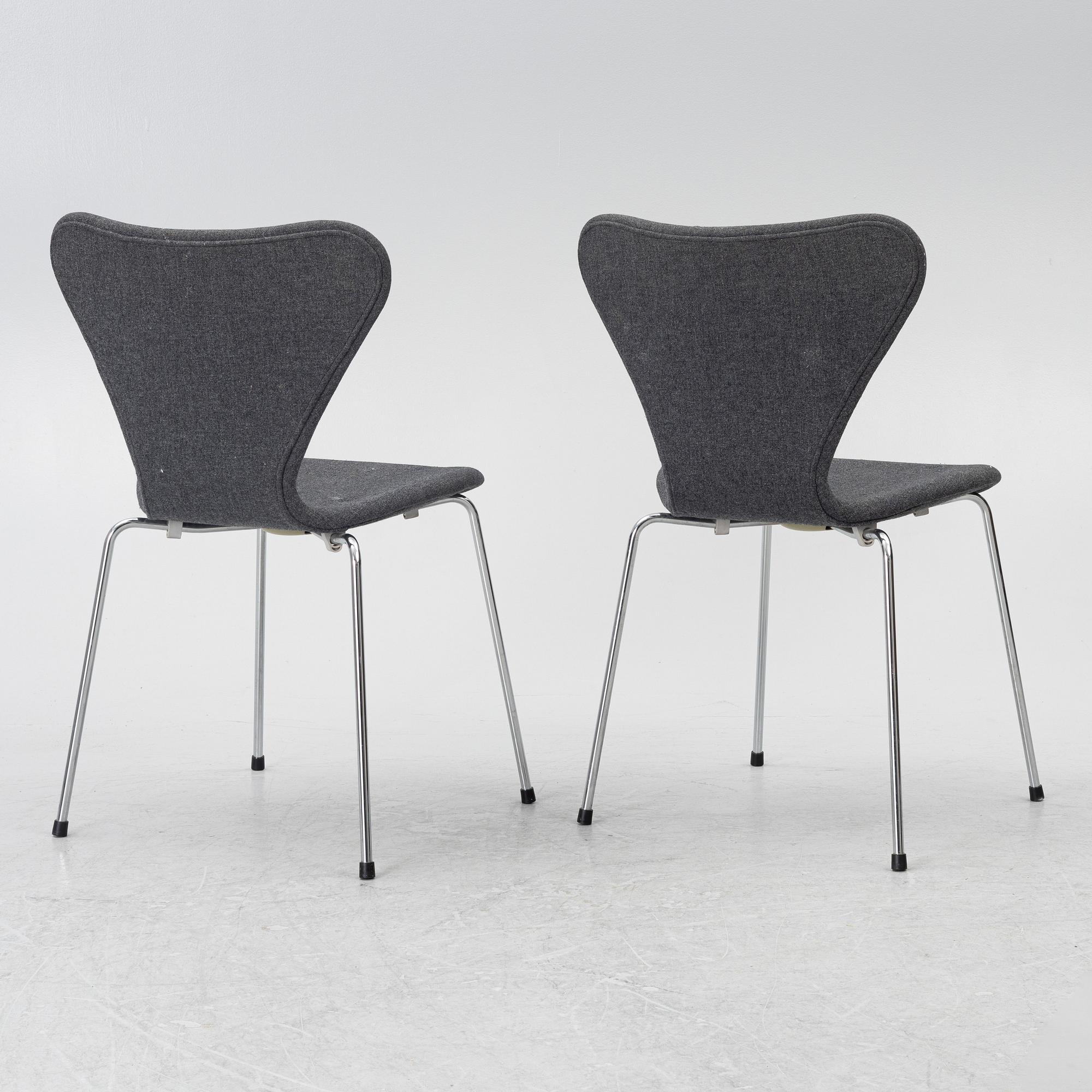 Arne Jacobsen, eight chairs, 'Serie 7', Fritz Hansen 2001.