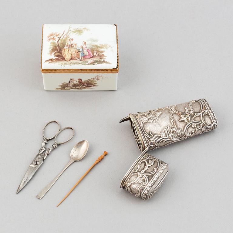 An enamel box, 18th century, and a silver-plates case, 18th/19th century.