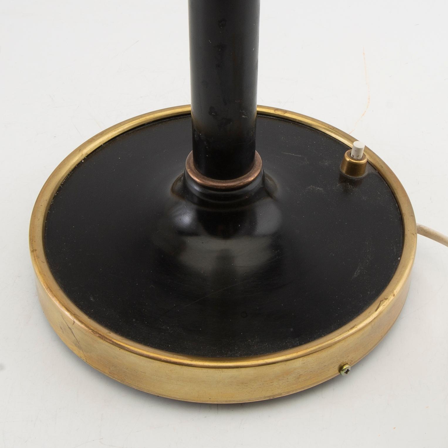 Josef Frank, bordslampa, modell 2434, för Firma Svenskt Tenn.