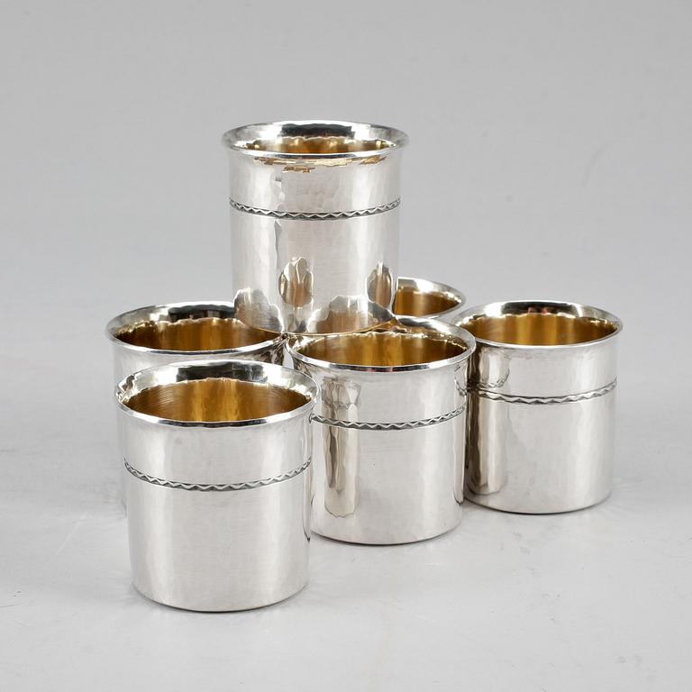 MUGGAR, 6 st, silver, Eric Råström, Stockholm, 1973. Total vikt ca 375 g.