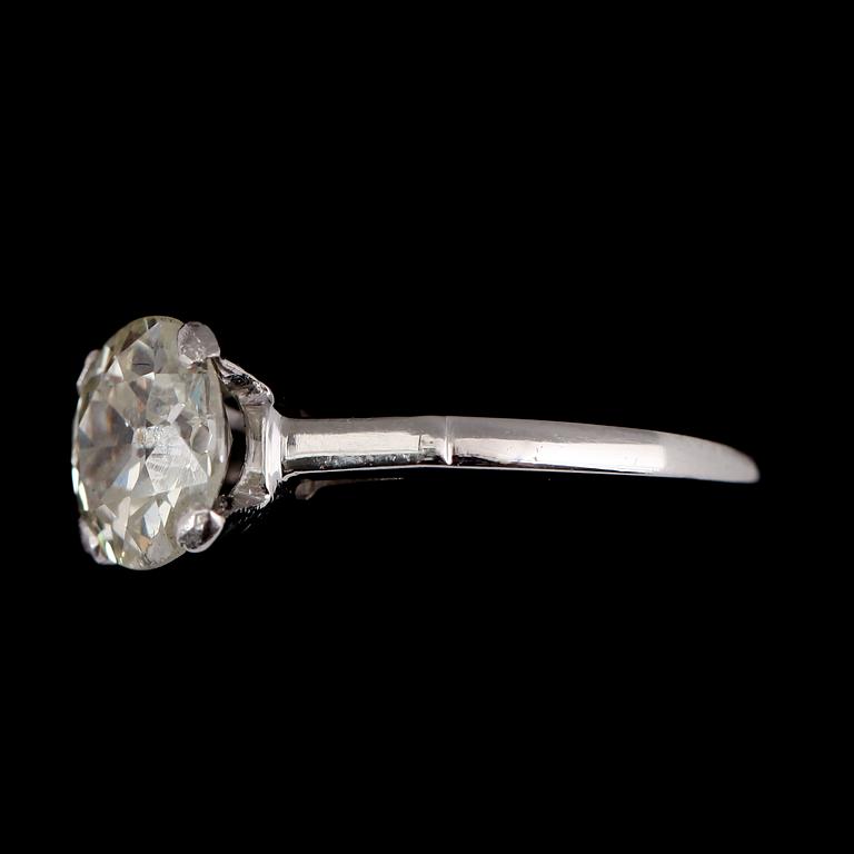 RING, platina, solitär briljantslipad diamant 2.26 ct.