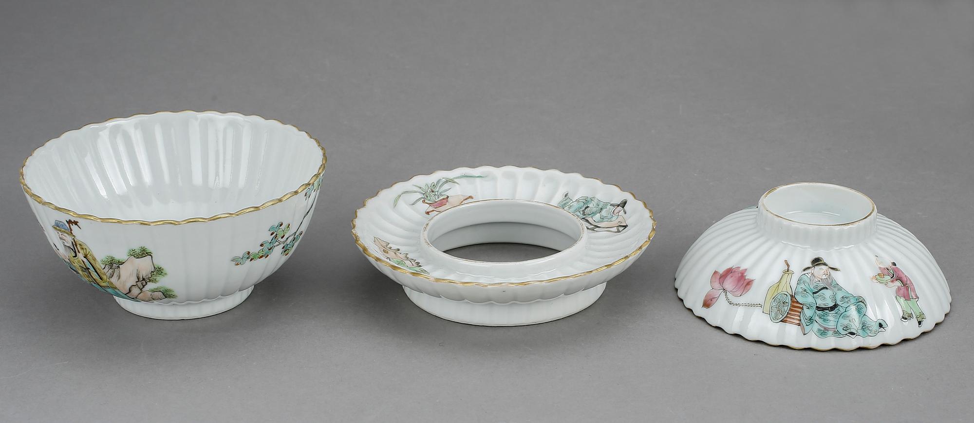 KOPPAR MED LOCK OCH FAT, 4 st, porslin, Kina, 1900-talets början.