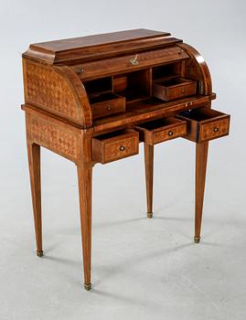 RULLKLAFFSSEKRETÄR, Louis XVI-stil, 1900-talets första hälft.