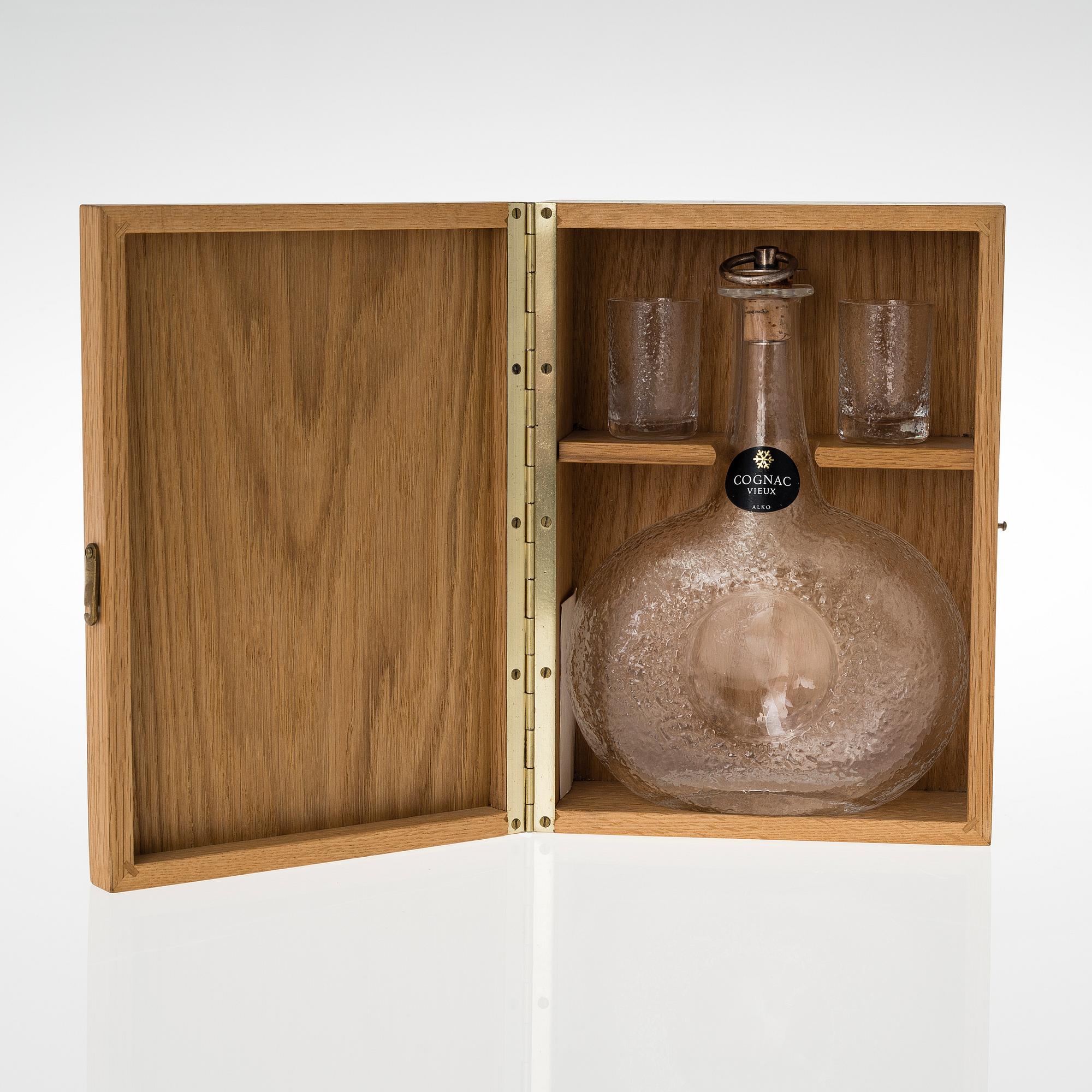 TAPIO WIRKKALA, COGNACSFLASKA OCH GLAS I SCHATULL, Tapio Wirkkala, sign. TW, 905/1000. Korken i silver, 1970.