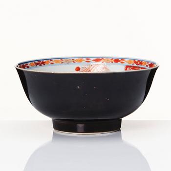 A black and iron red decorated bowl, Qing dynasty, early 18th Century.