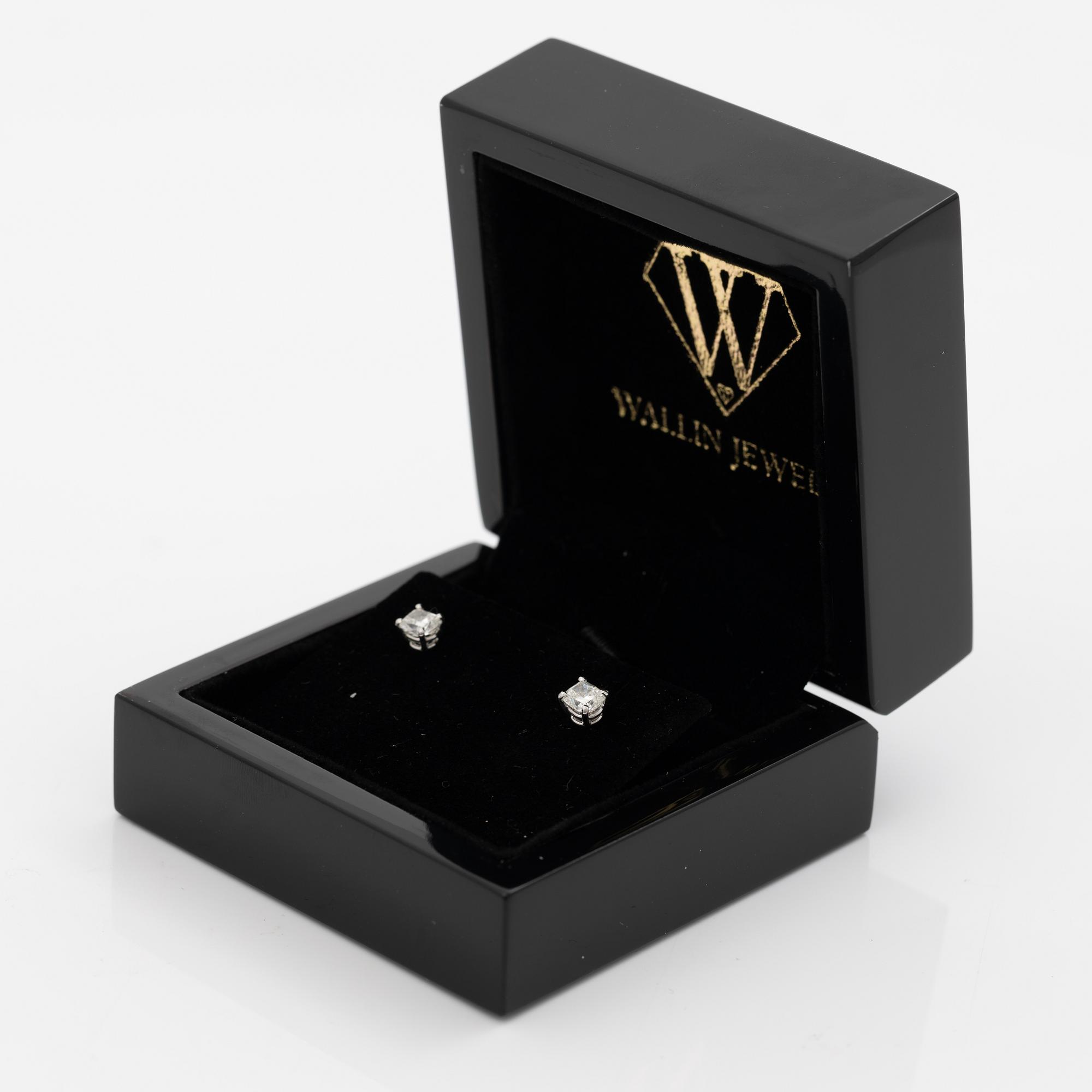Earrings, a pair, 18K white gold with cushion-cut diamonds totalling 1.00 ct.