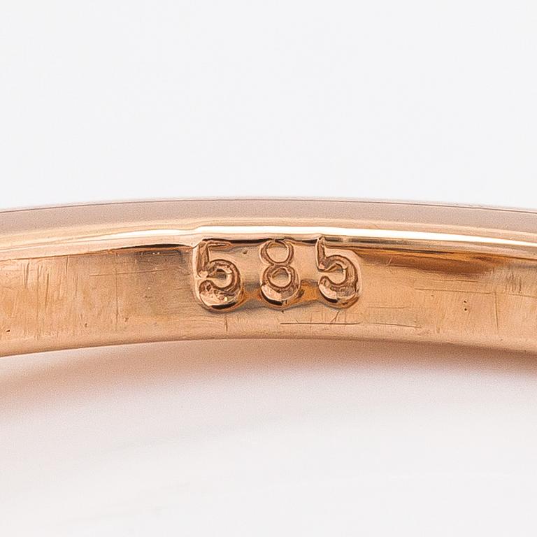 A 14K rosegold ring with diamonds ca. 1.38 ct in total. With AIG certificate.
