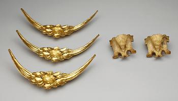 DEKORELEMENT, 9 delar, bla förgyllt brons och biskviporslin, Wegwood, nyrennäsans, 1800-talets slut.