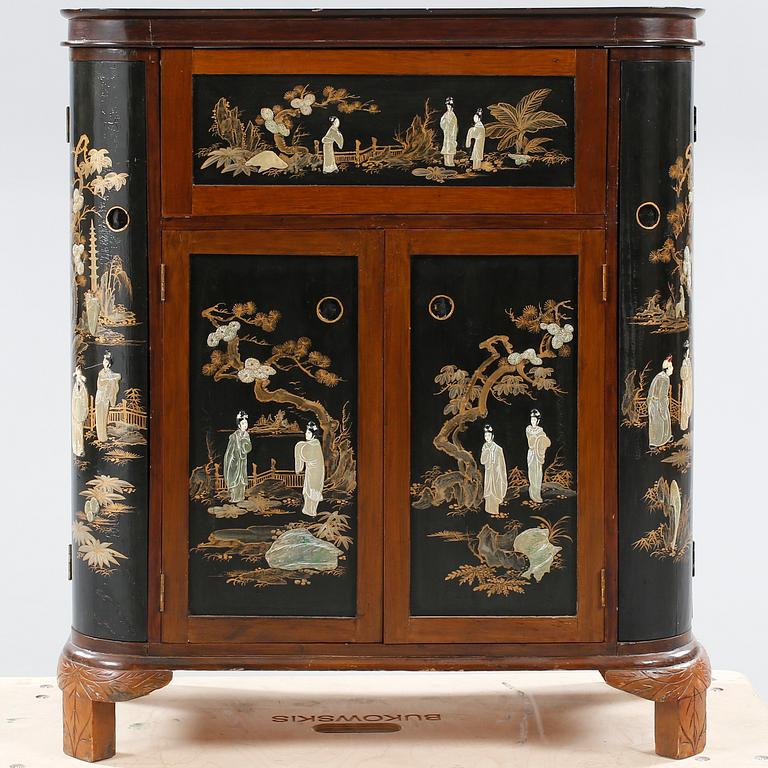 A drinks cabinet from China, second half of the 20th century.