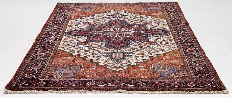 Rug, Heris/Gorovan, approx. 300 x 195 cm.