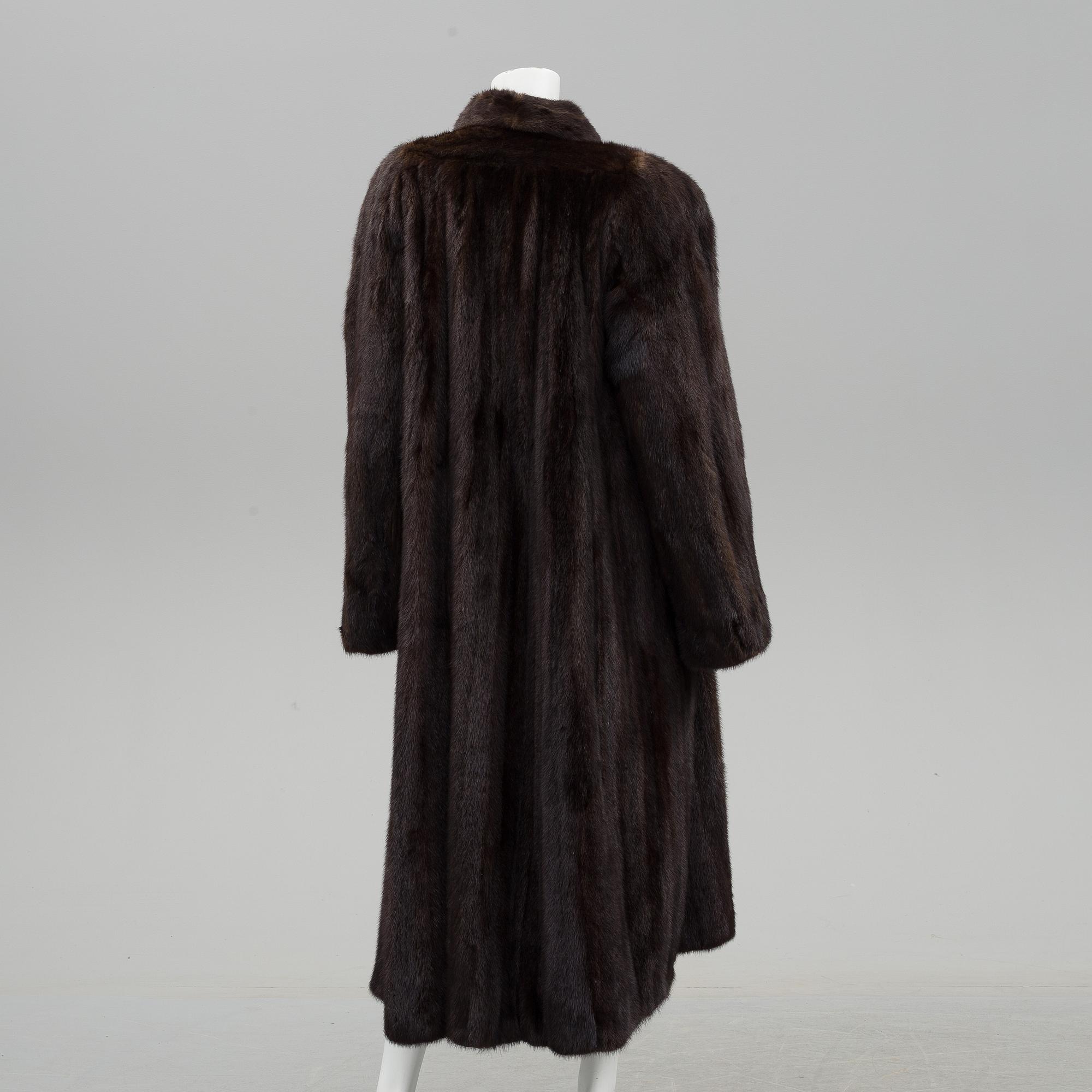 A Mink fur coat from saga Mink, circa size M.