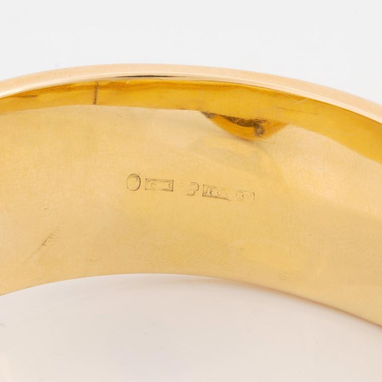 A G Möllenborg 18K gold demi parure comprising a bracelet, a brooch and a pair of earrings.