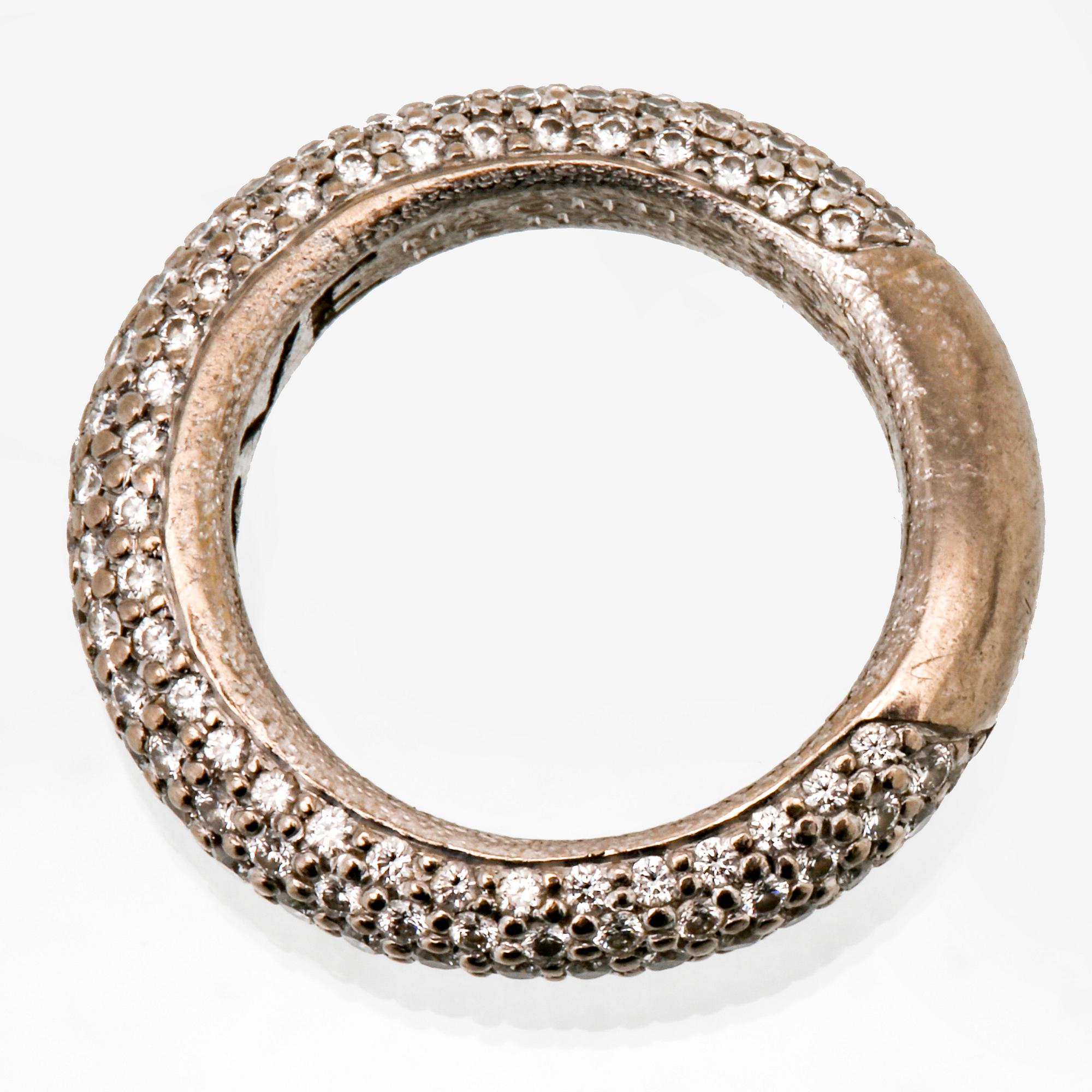 Ole Lynggaard ring 18K vitguld med 159 briljanter 1,75 ct totalt TW VS, "Love Collection", original etui.