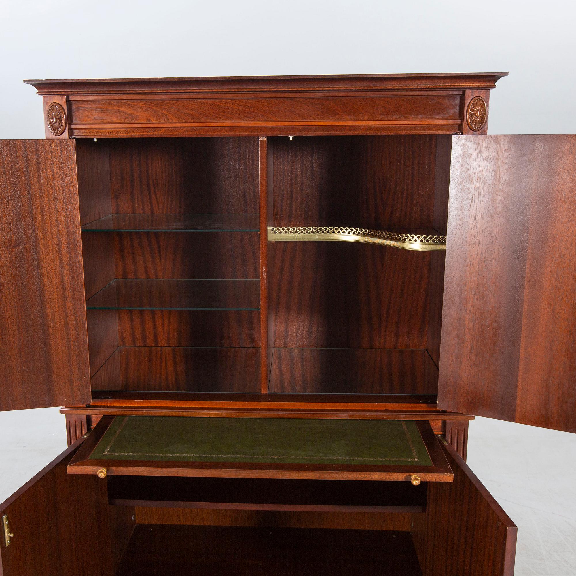 Bar cabinet / cabinet, mahogany, Aurora, second half of the 20th century.